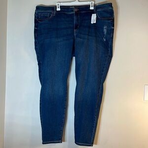 NWT. Lane Bryant Super Stretch Signature Fit Mid-Rise Skinny Jeans. 28 Long.